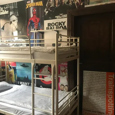 Hostel High 5 *